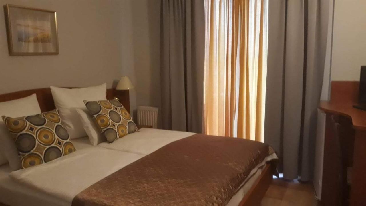 Aparthotel Lekavski Затон Екстериор снимка